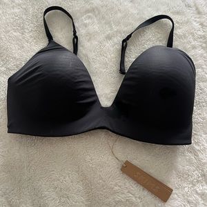 SKIMS Wireless Form T Shirt Bra